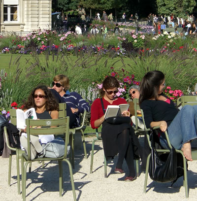 romans lus au Jardin du Luxembourg