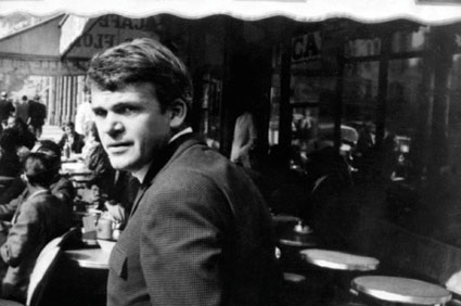 Milan Kundera en 1975, peu de temps après avoir immigré à Paris