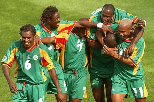 L'équipe sénégalaise, "Les lions de Terranga", après leur victoire en 2002.